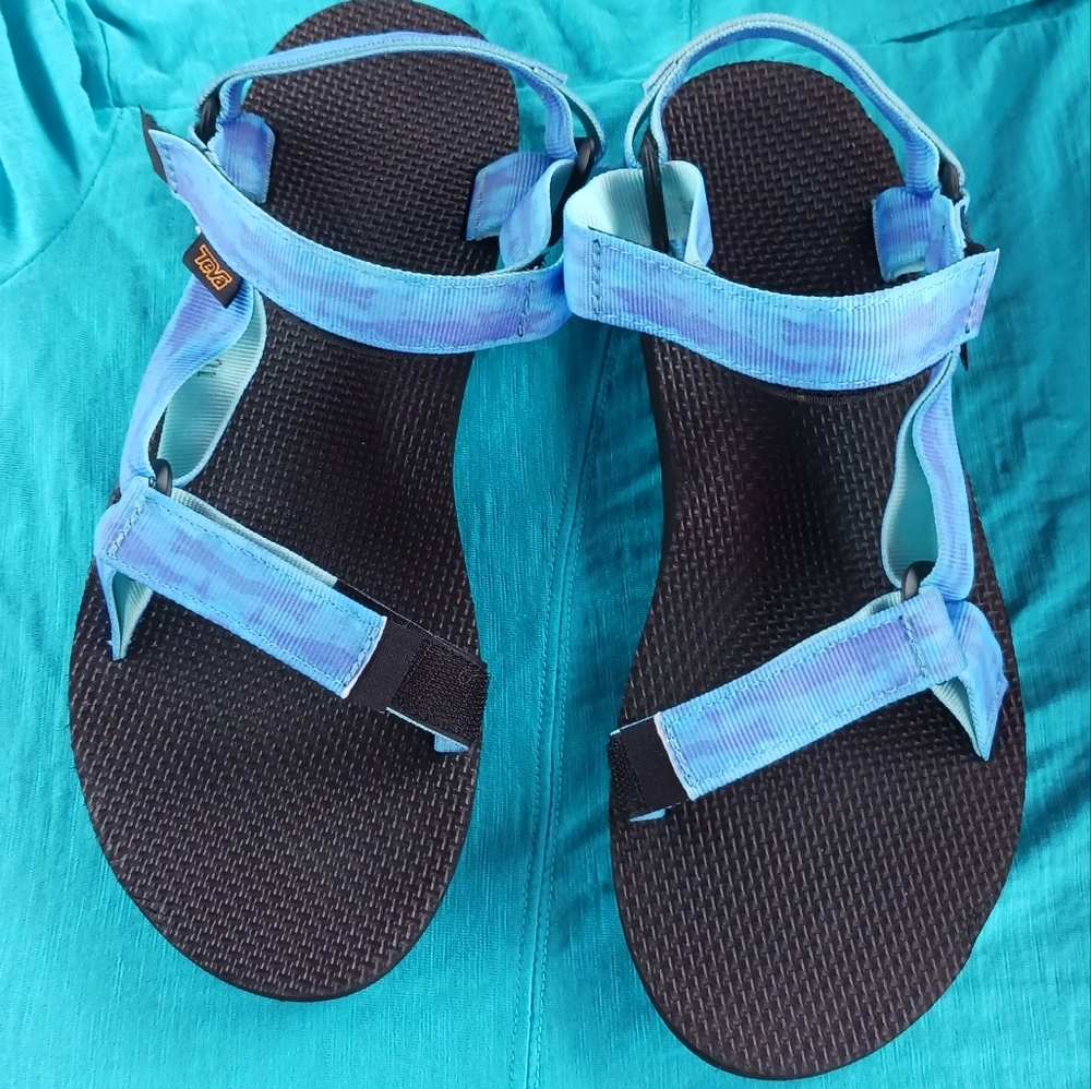 Womens teva size 10